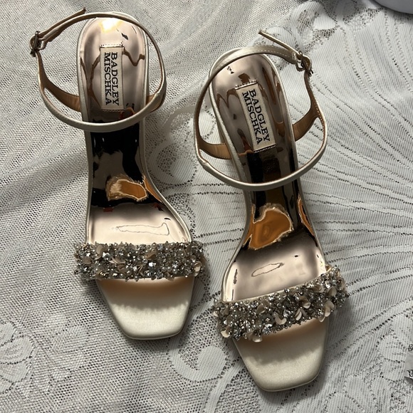 Badgley Mischka Teenie, Ivory Block Heel Sandal - Picture 8 of 17